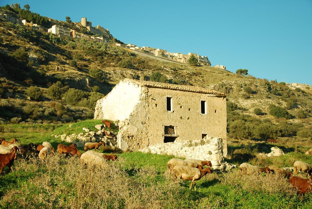 מלון Licodia Eubea Experience Il Paesino מראה חיצוני תמונה