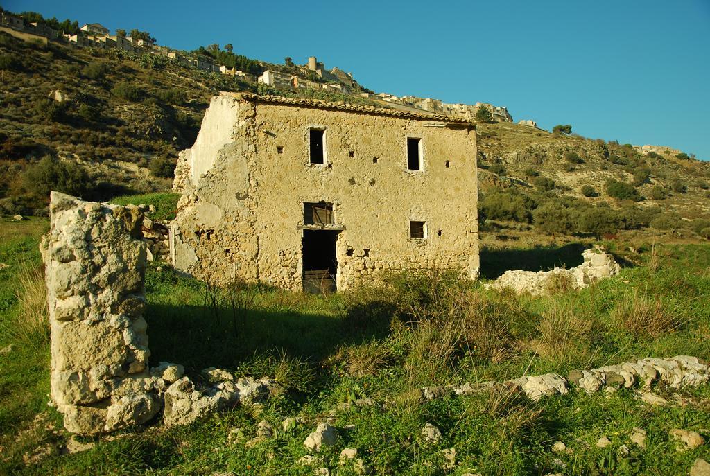 מלון Licodia Eubea Experience Il Paesino מראה חיצוני תמונה